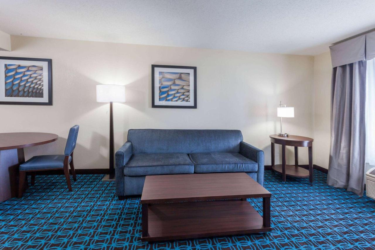Wingate By Wyndham Chicago Schaumburg Hotel Exterior photo
