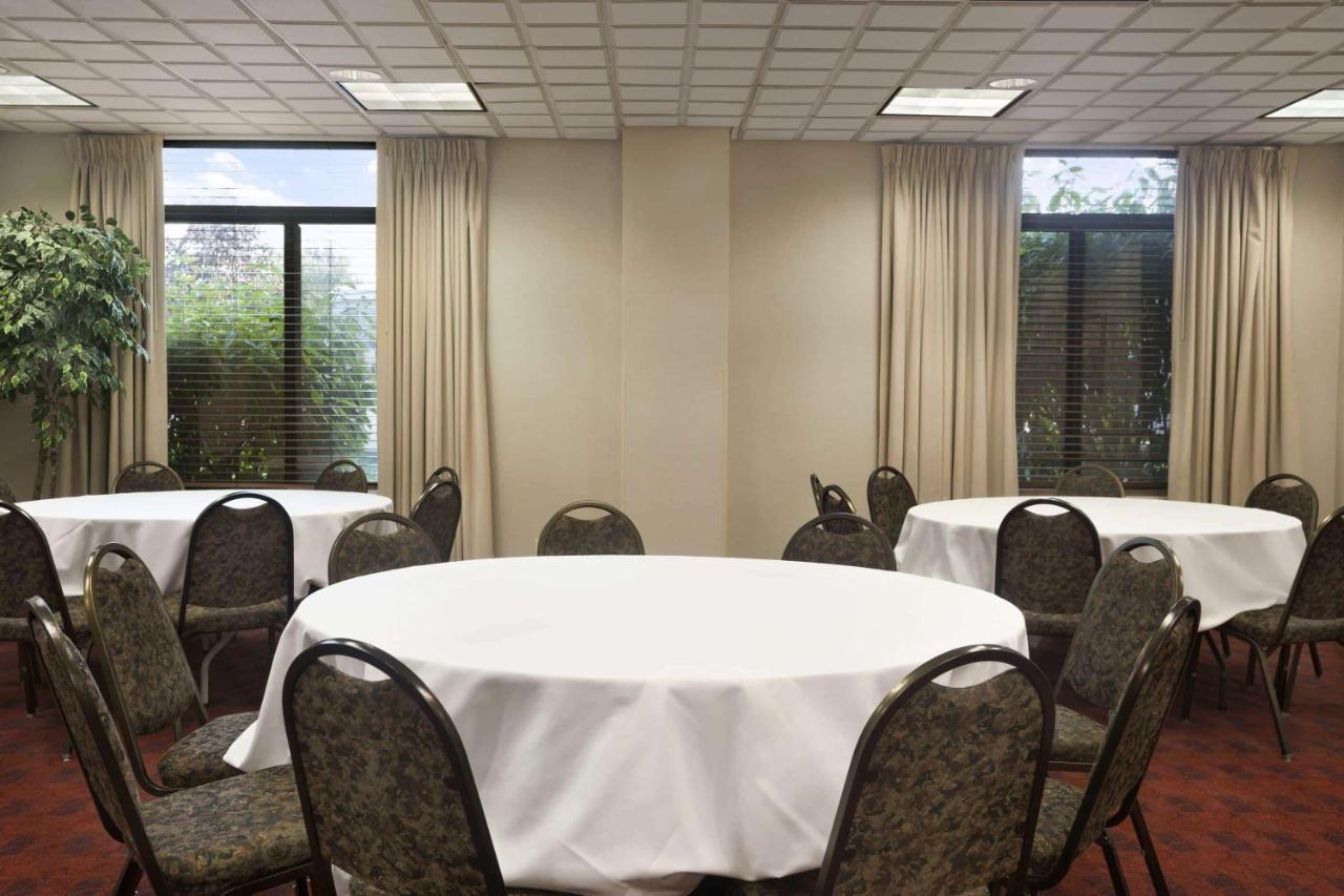 Wingate By Wyndham Chicago Schaumburg Hotel Exterior photo